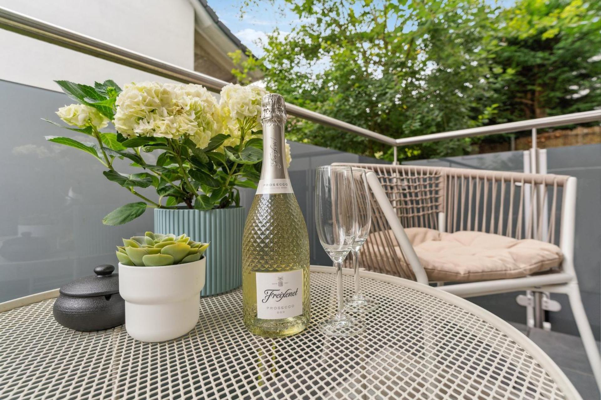 Zwei Apartments Fuer Bis Zu 8 Personen Zentral, Modern, Mit Terrasse & Balkon Bielefeld Kültér fotó